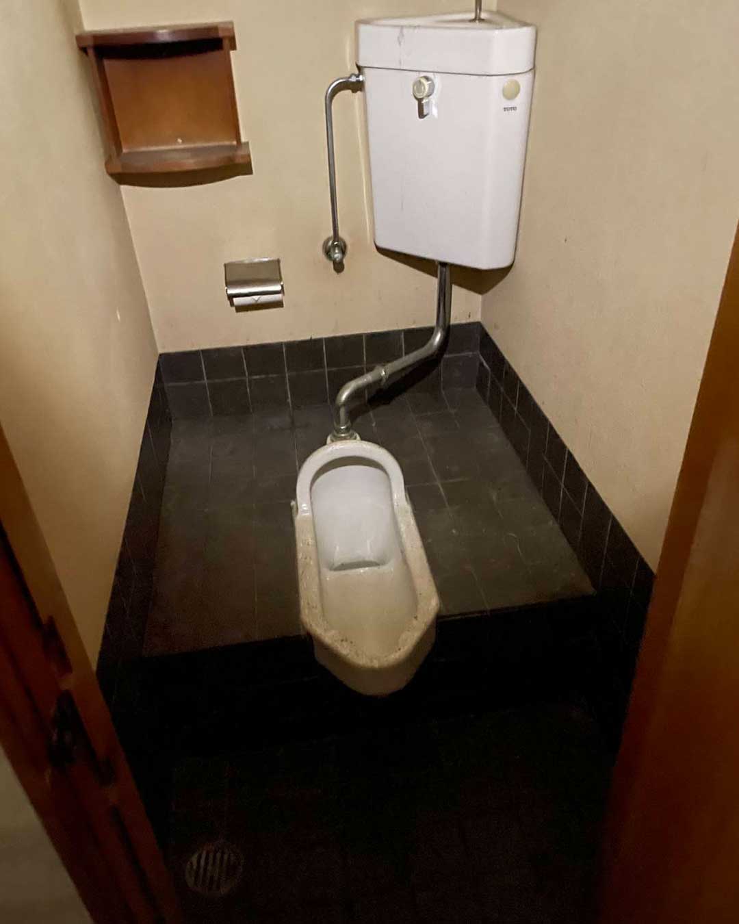 トイレのリフォーム事例（施工前）